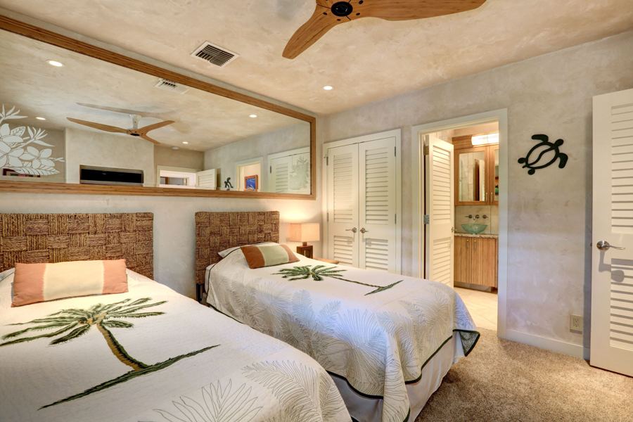 Guest bedroom with two twin beds